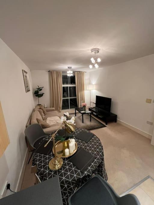 Appartamento One Double Bedroom On Chelsea Bridge! *
